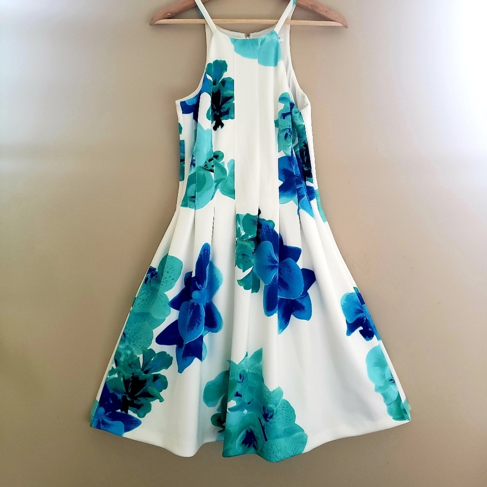Calvin Klein knee length dress with pockets!